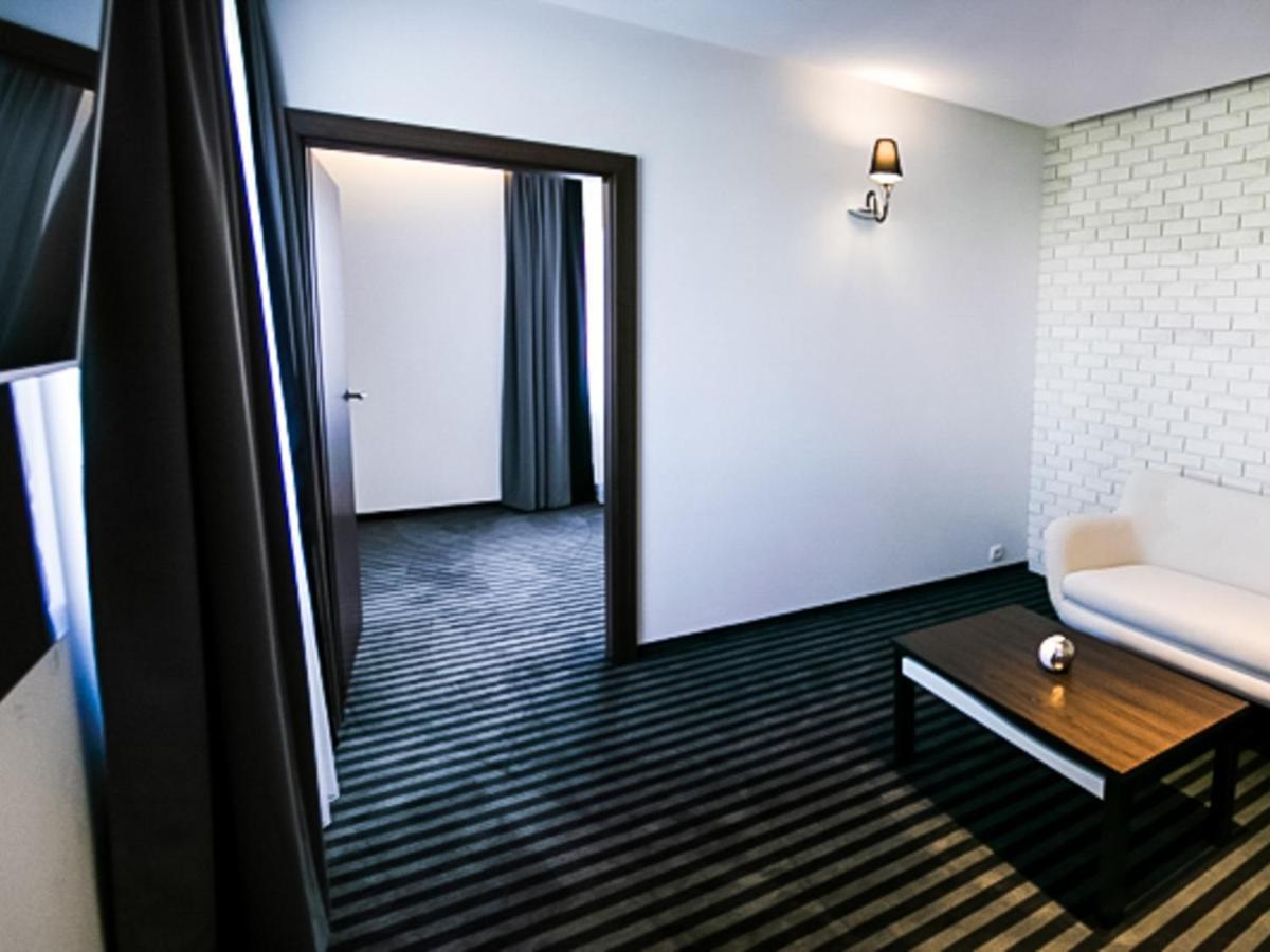 Rychwal Bialy Dwor Bed & Breakfast エクステリア 写真