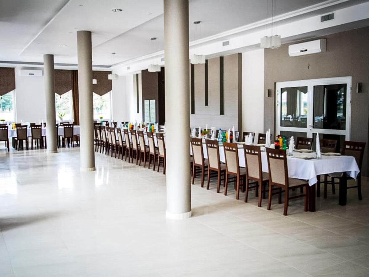 Rychwal Bialy Dwor Bed & Breakfast エクステリア 写真